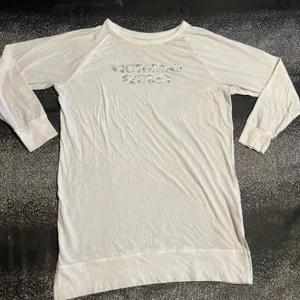 Womens medium Victoria’s Secret Long Sleeve "Tee-jama" Nightgown-white/Silver thumbnail 2