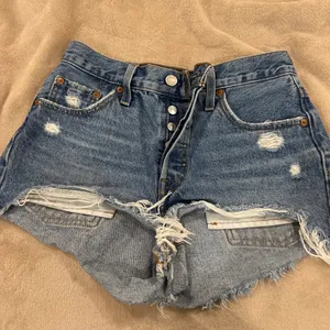 Levi’s Shorts thumbnail 1