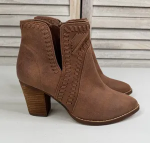ZIGI SOHO Women's "Halyn" Brown Western Whipstitch Pointed Toe Ankle Boots-8 thumbnail 1