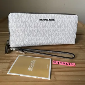Michael Kors Wallet thumbnail 1