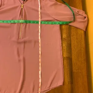 Rue 21 blouse large blush color long sleeve with button tabs v-neck zip … thumbnail 3