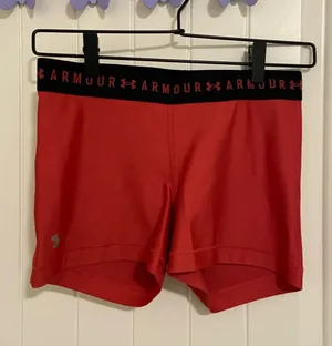 NWOT | Under Armour women’s heat gear pink compression‎ shorts — medium thumbnail 1