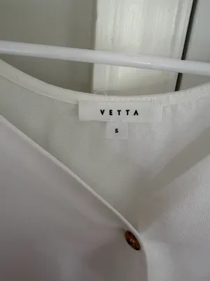 Vetta Women’s The Textured Girlfriend Shirt in New Ivory S Linen Minimalist thumbnail 7