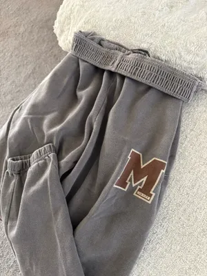 Pretty Little Thing sweatpants thumbnail 2