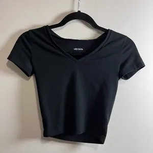 Wild Fable Little Black Shirt Women’s V-Neck Short Sleeve Crop Top T-Shirt Sz XS EUC thumbnail 1