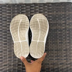 Oofos Sneakers women’s size 7 White thumbnail 5