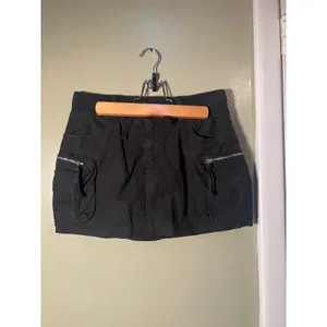 American Eagle Women's Size 000 Mini Cargo Skort Skirt Shorts Black Zipper thumbnail 3