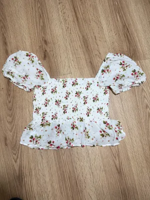 J. Crew White Floral Smocked Crop Top with Puff Sleeves and Peplum‎ thumbnail 2