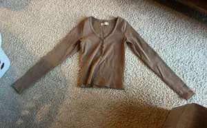 Hollister Long Sleeve thumbnail 1
