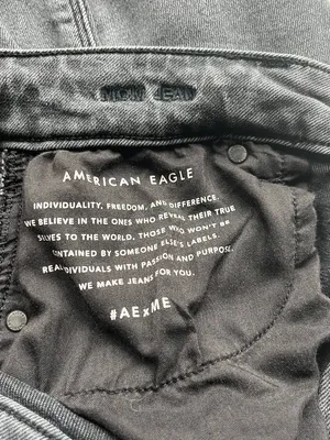 American Eagle Sz 8 reg. Black Jeans High-rise mom jeans with a straight leg cut thumbnail 3