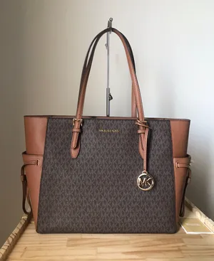 Michael Kors Purse thumbnail 1