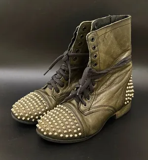 STEVE MADDEN “Tarnney” Dark Olive Green Leather Studded Combat Boots Size 7.5M thumbnail 1