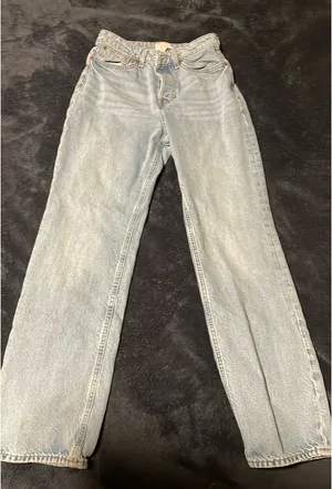 H&M Women’s Light Wash High Rise Baggy Straight Jeans 4 thumbnail 1