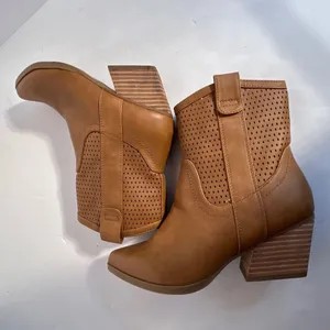 Dolce Vita Kirby Ankle‎ Boots Women Size 7 Tan Perforated Western Heel Zip thumbnail 10