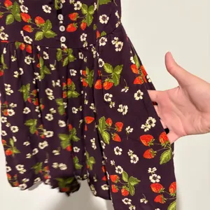 Urban Outfitters Tate Tie Romper Strawberry Maroon Ruffle‎ size medium thumbnail 6