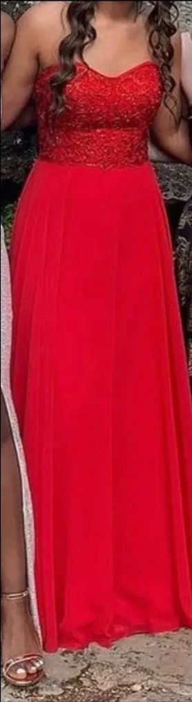 Elegant Red Prom Dress Size 4 thumbnail 1