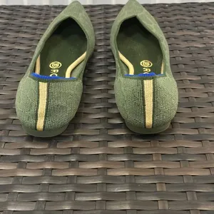 Rothy’s The point flats in Safari green giraffe print women’s size 8 thumbnail 3