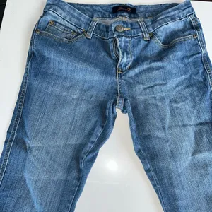 Seven for all mankind cropped low rise jeans. Size 6. thumbnail 1