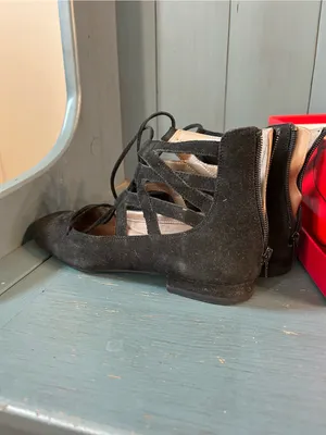 AEROSOLES Black Suede Lace-Up Flats | Women’s Size 7.5 thumbnail 2