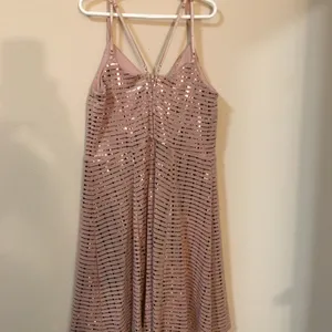 PROM/ Cocktail/ Cruise DRESS New Rose Gold Dress Size 7 Gorgeously Beautiful. thumbnail 2
