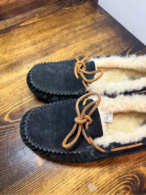 UGG black Dakota Moccasin Slippers Women Size 8 thumbnail 3