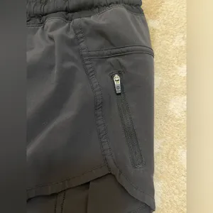 Lululemon Athletica black tracker short women’s size 8 thumbnail 5
