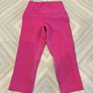 Lululemon Women’s Hot Pink High Waisted Cropped Leggings - Size 2 thumbnail 2
