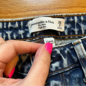 Abercrombie & fitch the mom high rise Jean size 26 / 2 thumbnail 3