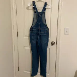EUC | Old‎ Navy women’s ripped distressed medium wash denim overalls — size 2 thumbnail 7