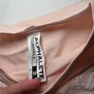 Alphalete Women's Dynasty Long Sleeve Crop Tee Size Small thumbnail 4