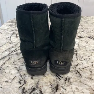 Black Ugg Australia Classic Short- Women’s size 7‎ thumbnail 4