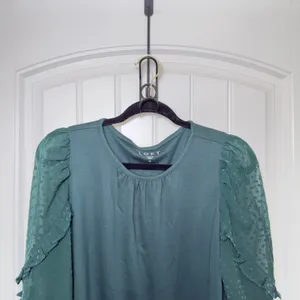 Loft Women’s Green Medium Velvet Dot Ruffle Sleeve Top Whimsygoth Cottagecore thumbnail 4
