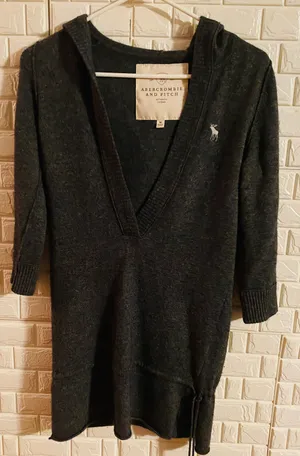 Abercrombie and Fitch woman's sweater 30 x 17 width. Gray with hoodie thumbnail 3