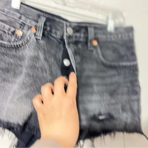 Levi’s 501 Original Cutoff Shorts Women’s Size 27 Black High Rise Button Fly Raw thumbnail 2