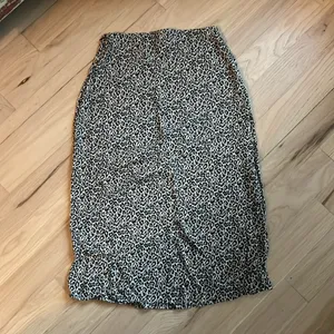 American eagle flowy pencil skirt leopard size small thumbnail 3