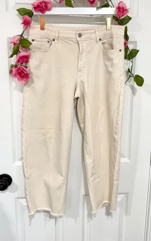 American Eagle Jeans Women’s 6 Short Cream Ecru High Rise Straight Leg Raw Hem thumbnail 1