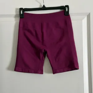 Aurola Magenta Influencer Seamless Scrunch Butt High Waisted Shorts Size S thumbnail 3