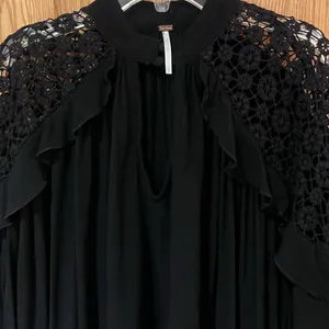 Free People Little Bit Of Love Crochet Lace Ruffle Keyhole‎ Blouse Black Size XS thumbnail 10