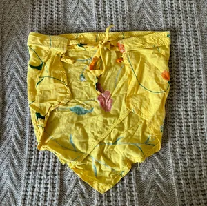 Yellow Floral Hankerchief Top thumbnail 4
