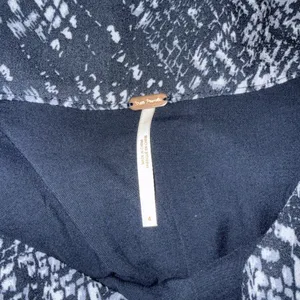 Free‎ People Kiss Me Baby Tiered Midi Skirt Blue Grey Snake Print Sz 4 Boho thumbnail 7