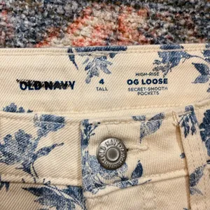 Old Navy OG Loose High Rise Floral Toile Jeans Blue Cream Tall 4 thumbnail 9