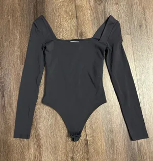 Aritzia Babaton Long Sleeve Bodysuit thumbnail 1