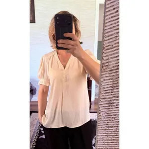 Cupcakes and Cashmere Women Blouse S Cream Short Sleeve V Neck Boho thumbnail 8