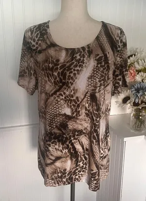Animal Print Textured Top Short sleeves, round neckline. thumbnail 1