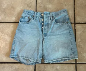 Levi’s Shorts 501 Mid-Thigh thumbnail 1