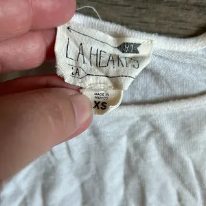 La hearts crochet sleeve top thumbnail 3
