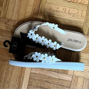 Ashley Blue Daisy Flip flops Size 9 White thumbnail 4