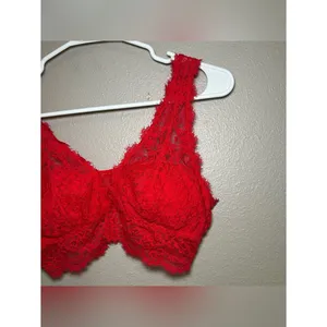 Aerie Red Floral Eyelash Lace Padded Plunge Bralette Bra Women’s Size Medium thumbnail 6