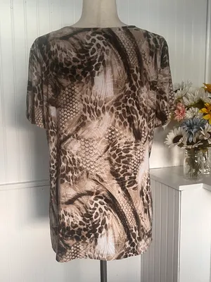 Animal Print Textured Top Short sleeves, round neckline. thumbnail 2