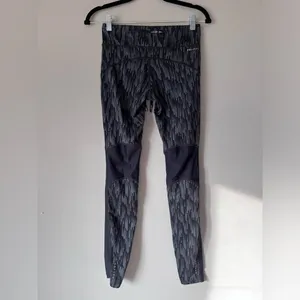 NIKE DRI-FIT Leggings. Women’s Size Small. Mesh & Unique Design. 28”. Like New! thumbnail 4
